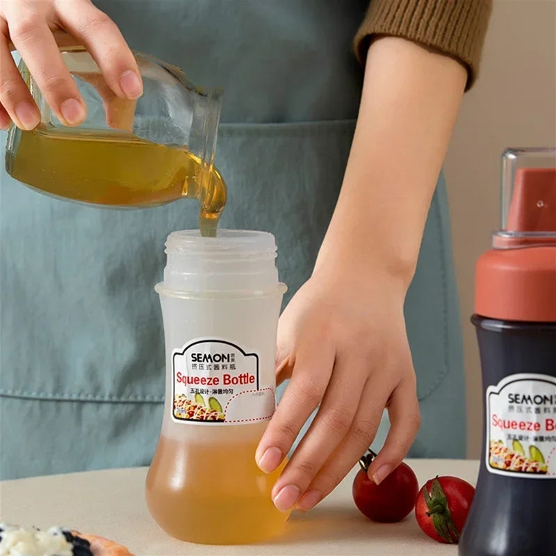 SQUEEZE SAUCE BOTTLE FOUR HOLE