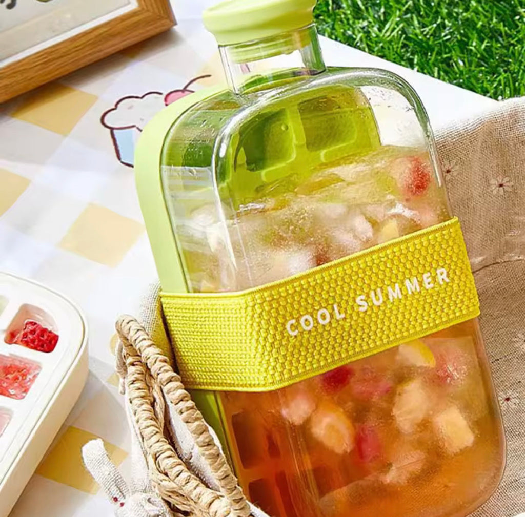 PORTABLE SILICONE ICE CUBE MAKER WITH STRAW