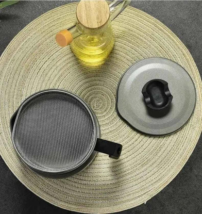 STAINLESS STEEL COOKING OIL FILTER POT WITH 1.4 LITER CAPACITY