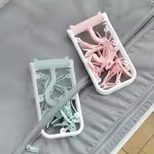 HANGER WITH 12 CLIPS