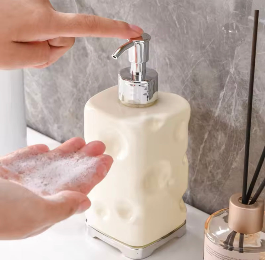 MODERN REUSABLE BATHROOM SOAP DISPENSER
