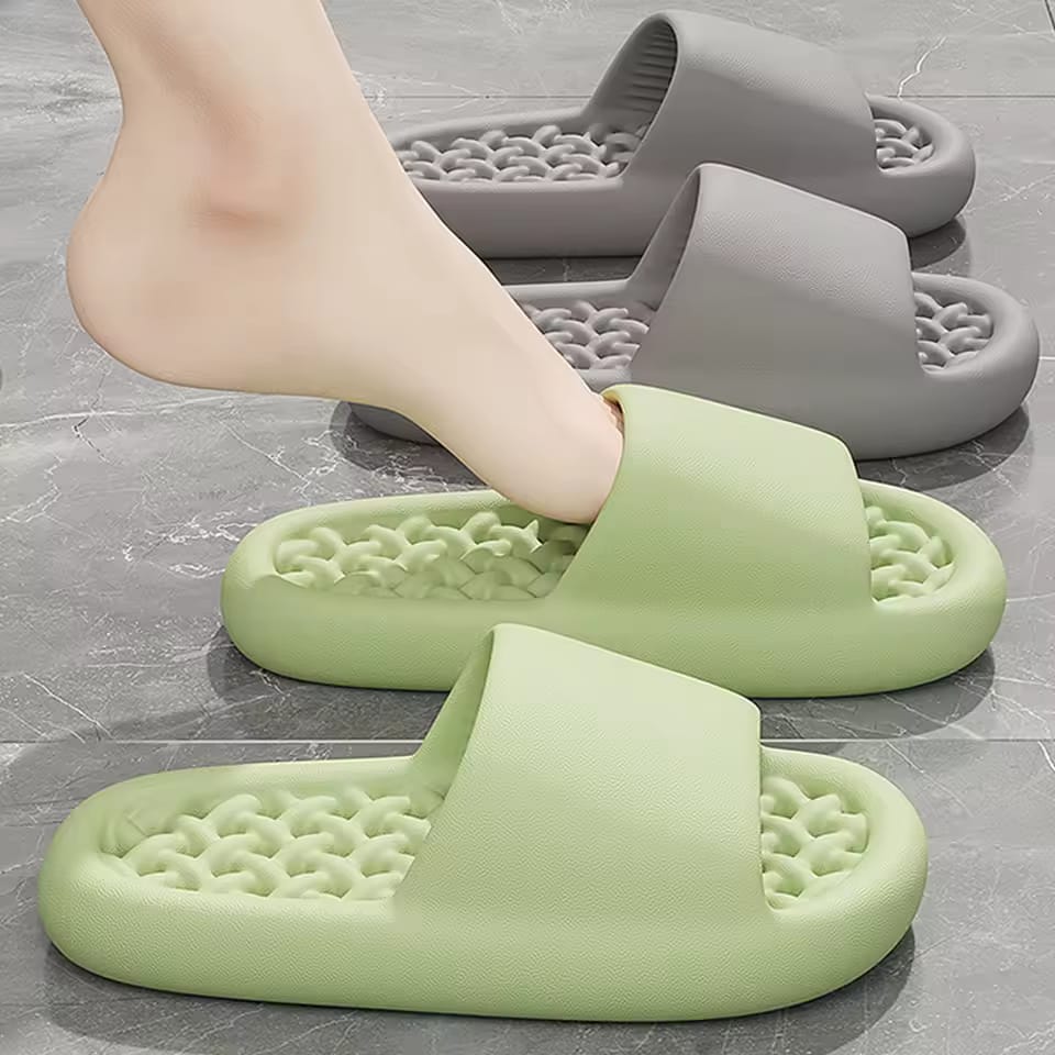 BATHROOM BATHING NON-SLIP MEN WOMEN LEAKING QUICK-DRYING SLIPPERS (STANDARD SIZES)