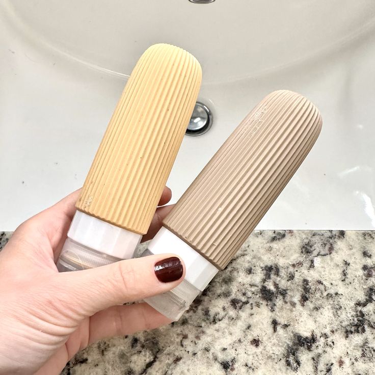 PACK OF 4 TRAVEL TOILETRY BOTTLES