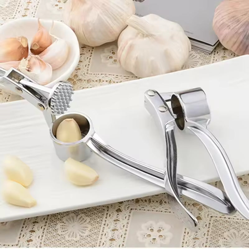 STAINLESS STEEL GARLIC PRESS FOR QUICK AND EASY CRUSHING