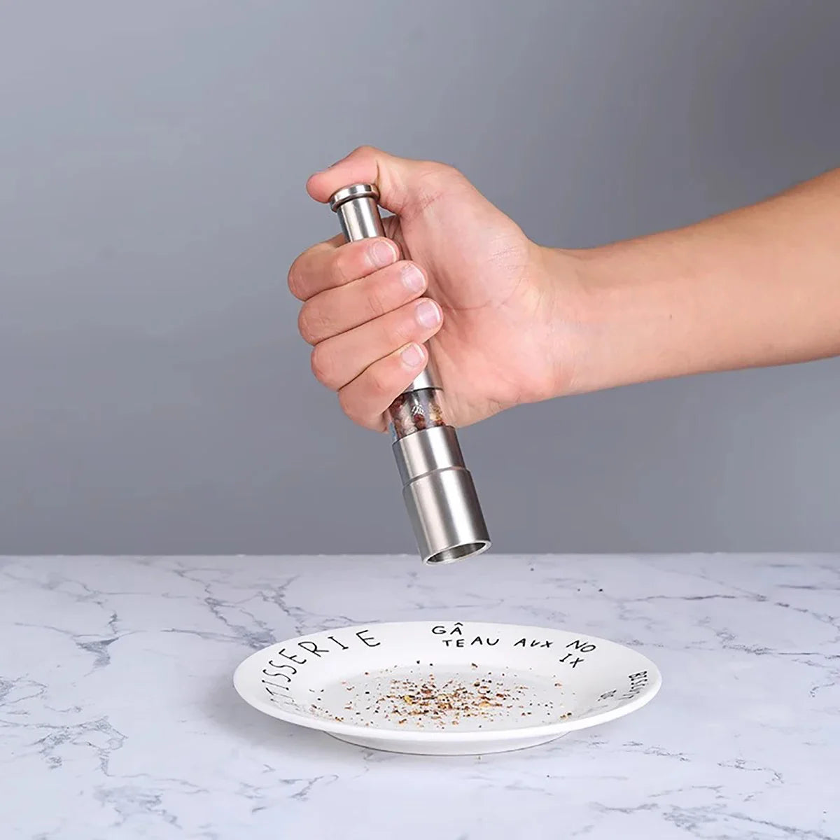 HIGH-QUALITY STAINLESS STEEL PEPPER GRINDER FOR EASY GRINDING