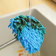 TRIANGLE SHAPE DUSTING MOP
